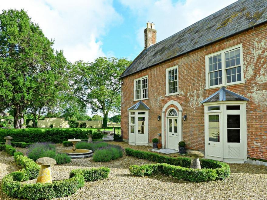 Tarrant Valley House - Sleeps 12