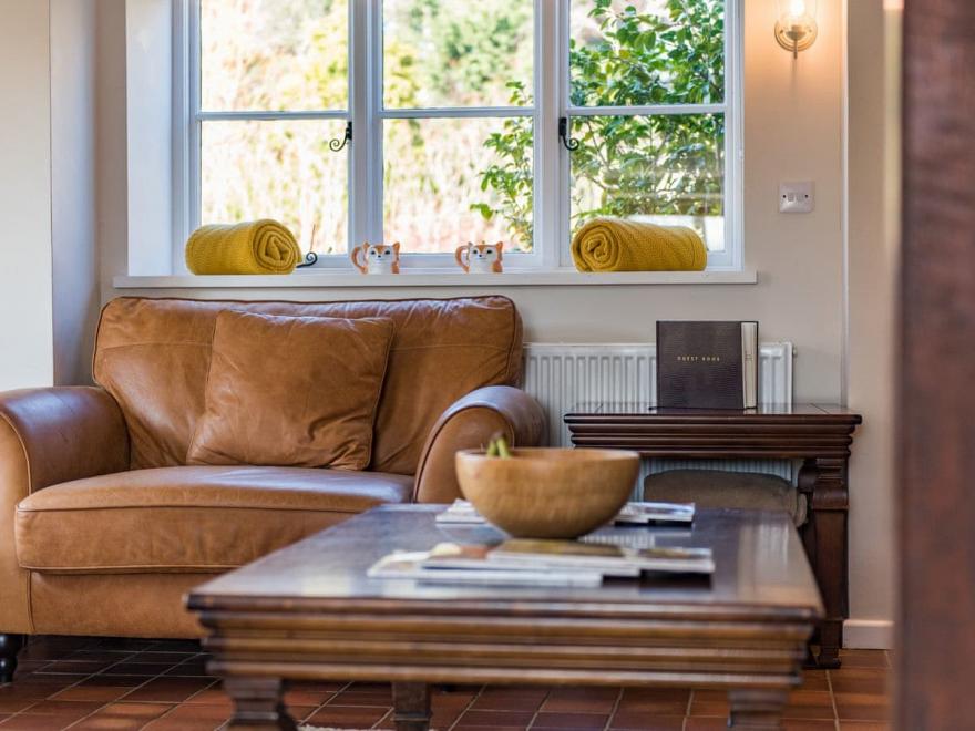 Hornes Place Oast & Barn