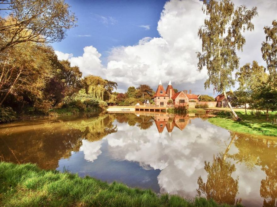 Hornes Place Oast & Barn
