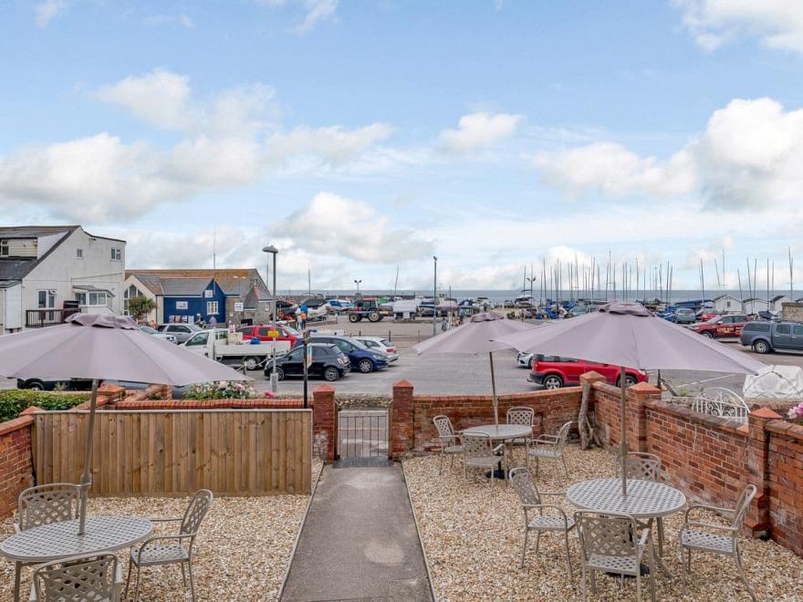 Coast View Apartment