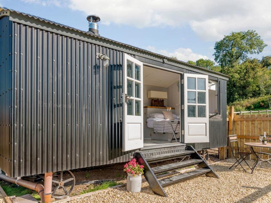 The Hut at Hole Farm