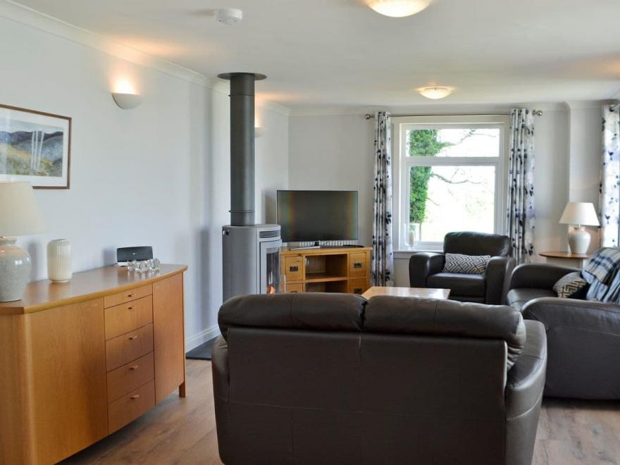 McGill Cottage - UK11182