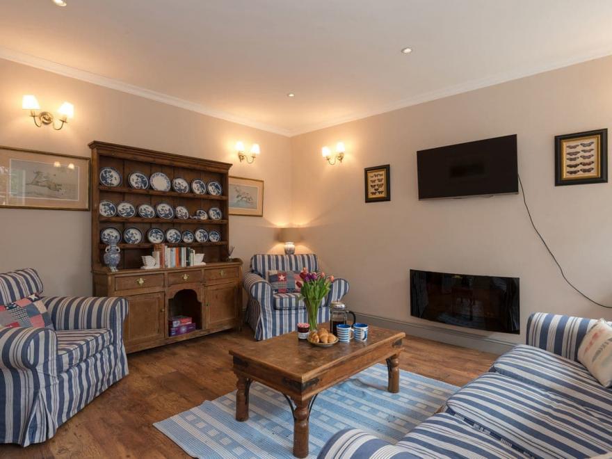 No.1 Meynell Mews - UK11320