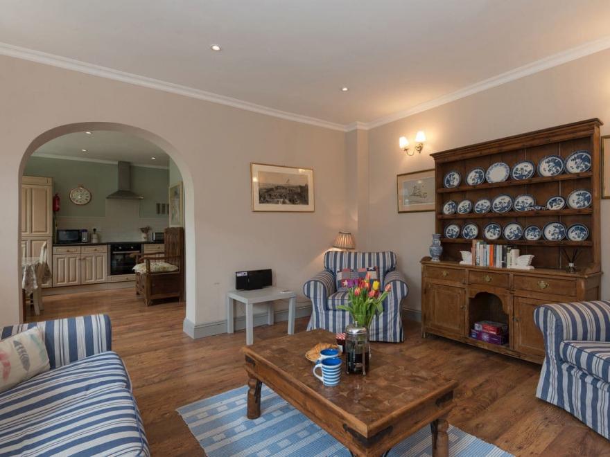 No.1 Meynell Mews - UK11320