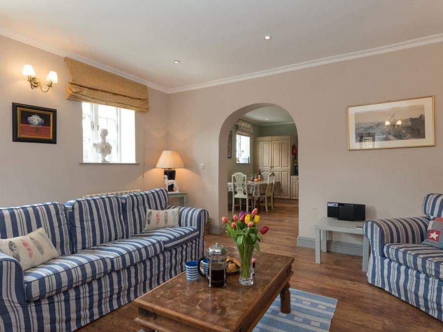 No.1 Meynell Mews - UK11320