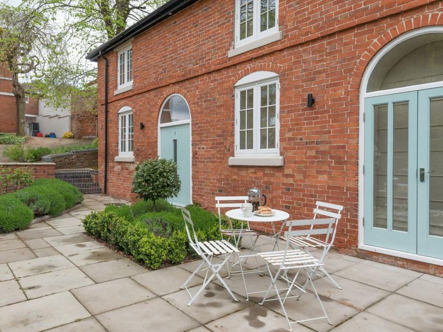 No.1 Meynell Mews - UK11320