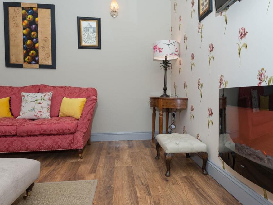 No.2 Meynell Mews - UK11365