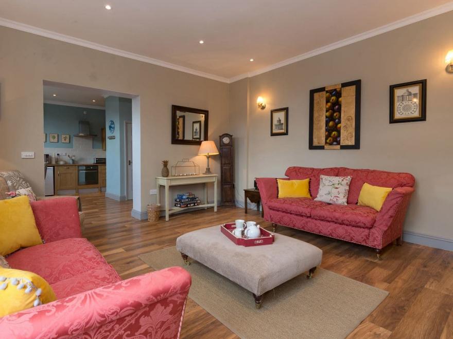 No.2 Meynell Mews - UK11365