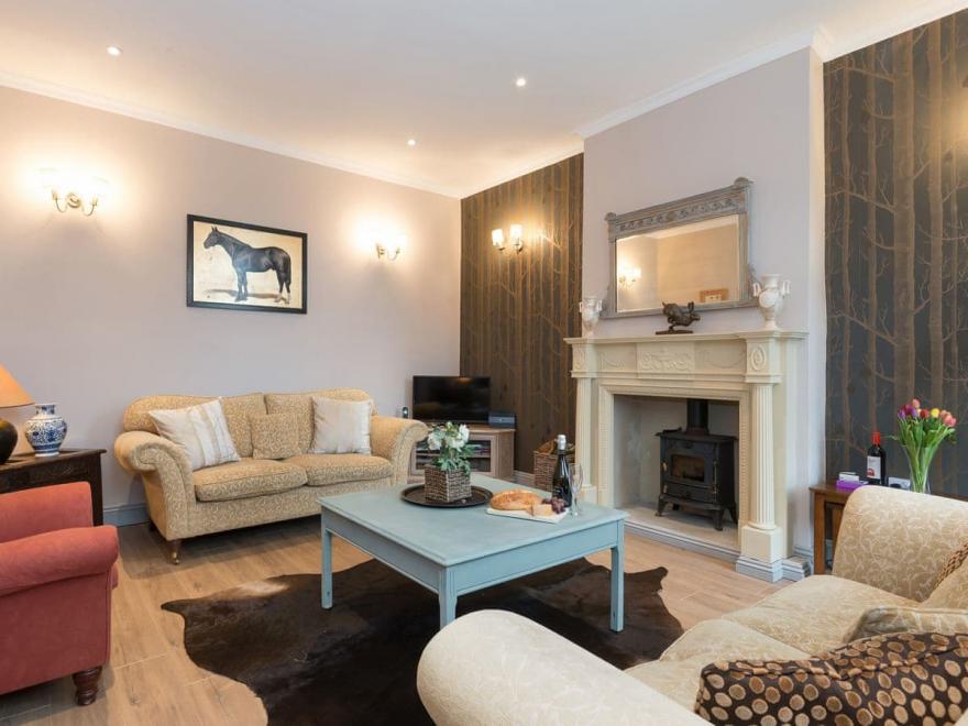 No.3 Meynell Mews - UK11366