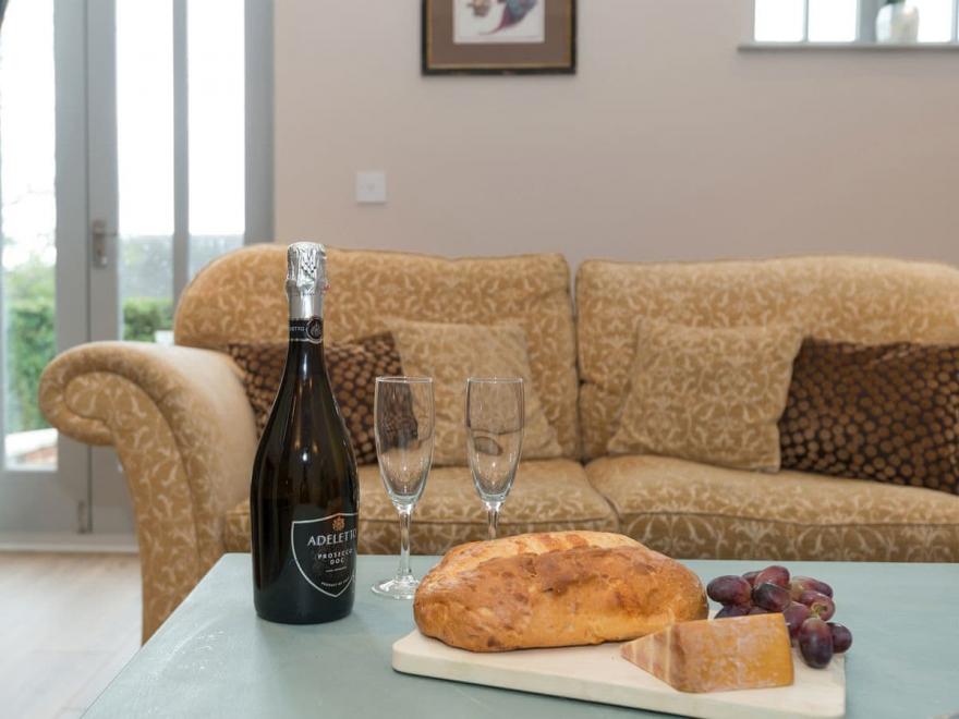 No.3 Meynell Mews - UK11366