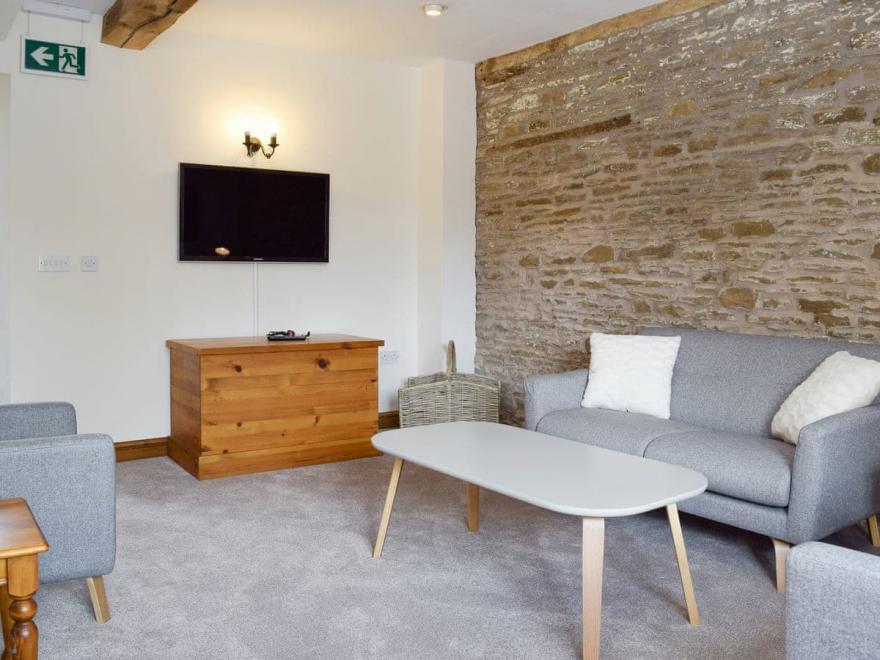 Larch Bed Cottage-UK11368