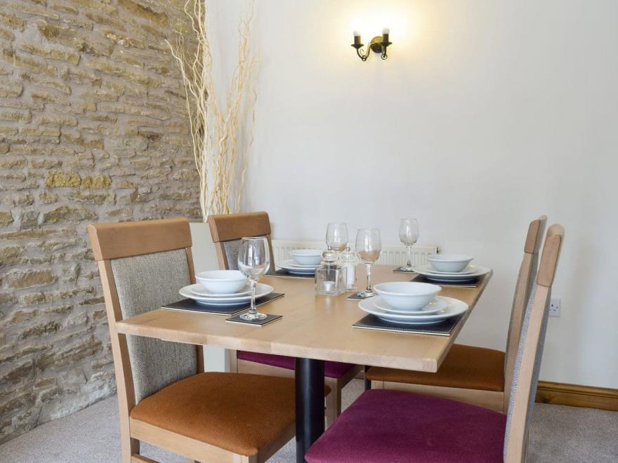 Larch Bed Cottage-UK11368