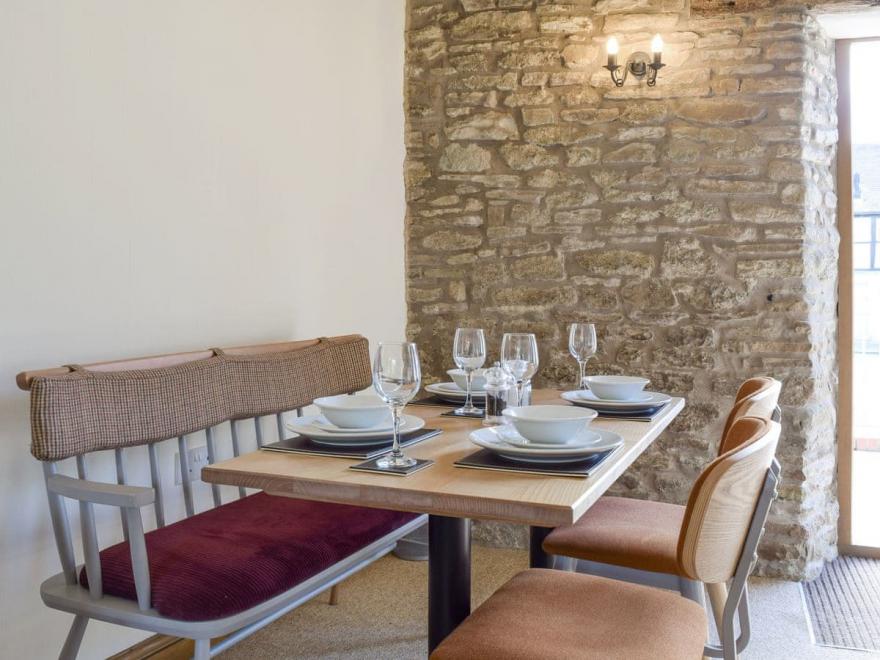 Clover Patch Cottage-UK11369