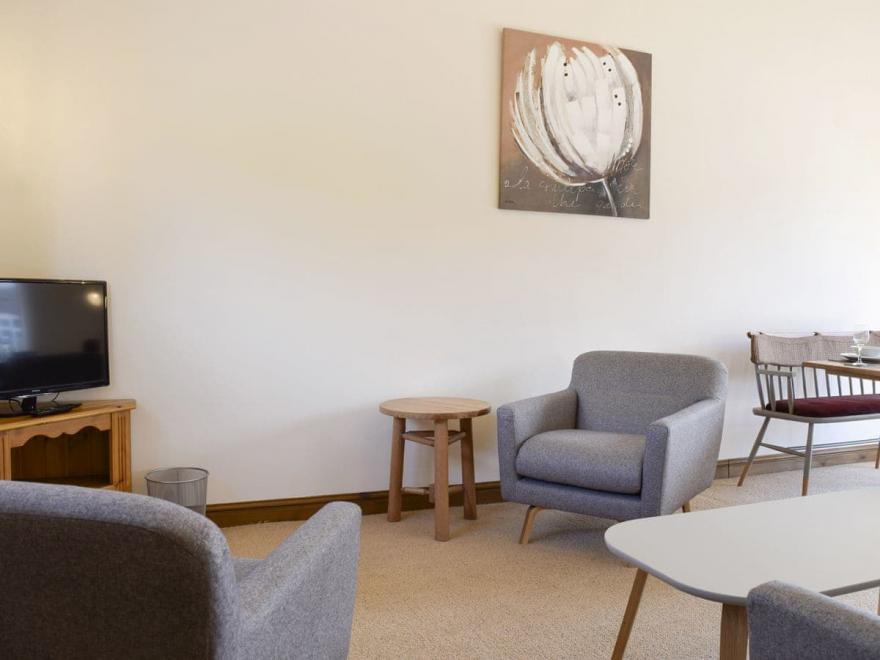 Cinder Cottage-UK11370