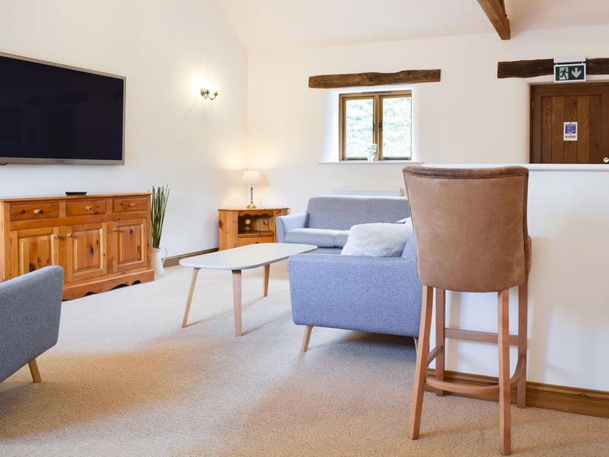 Honeysuckle Cottage-UK11372