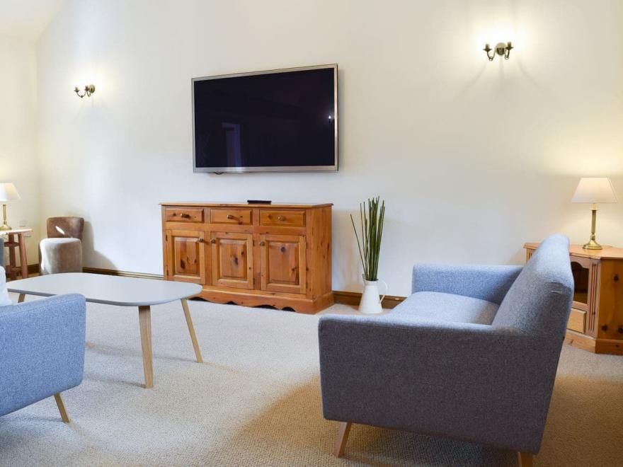 Honeysuckle Cottage-UK11372