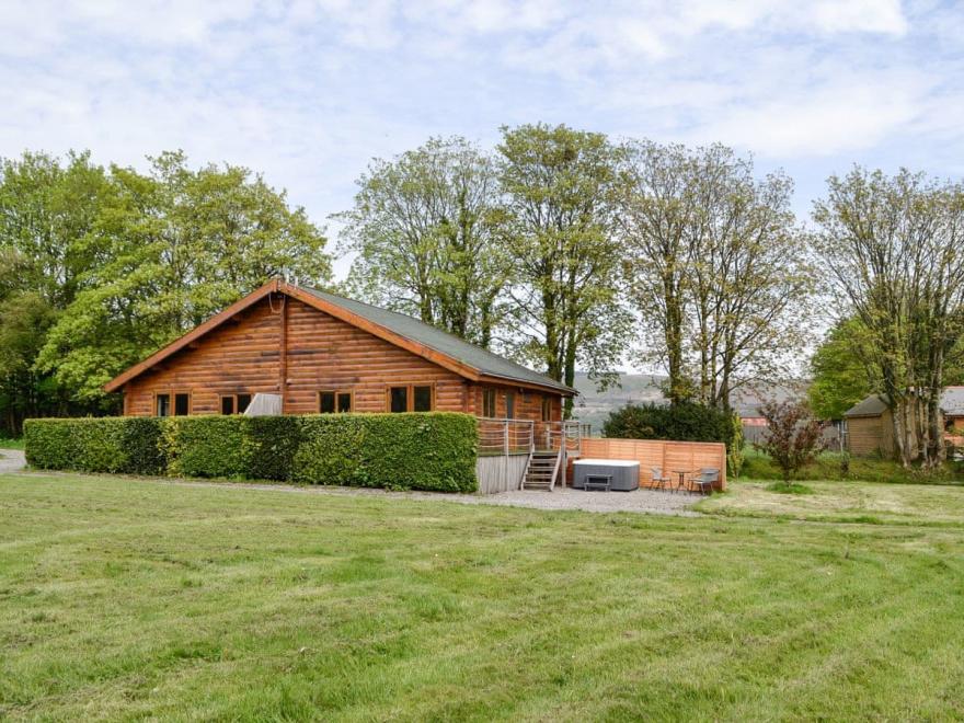 Pine Lodge - UK11391