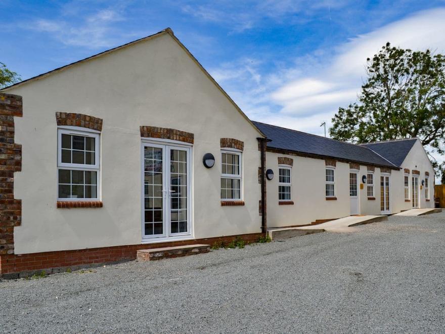 Lola's Cottage - UK11451