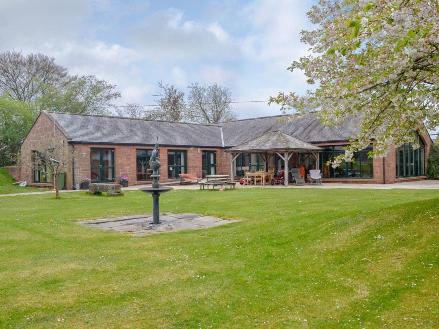 Kinnelhook Holiday Cottage