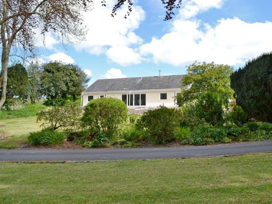 Lucy's at the Grange - UK11519