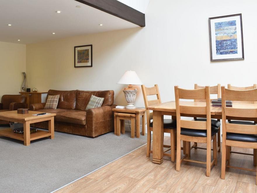 The Purple Pheasant - UK11551