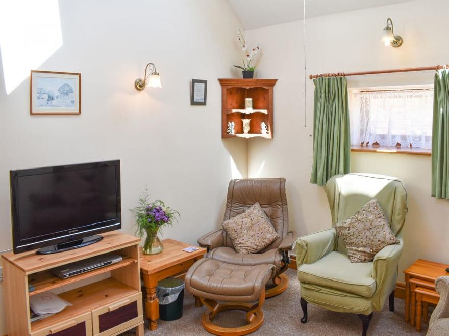 Lavender Cottage-UK11687