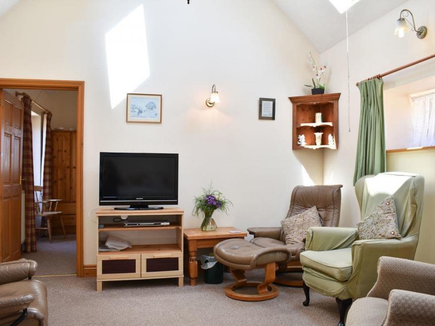 Lavender Cottage-UK11687