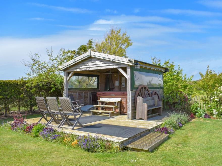 Honeysuckle Cottage-UK11688