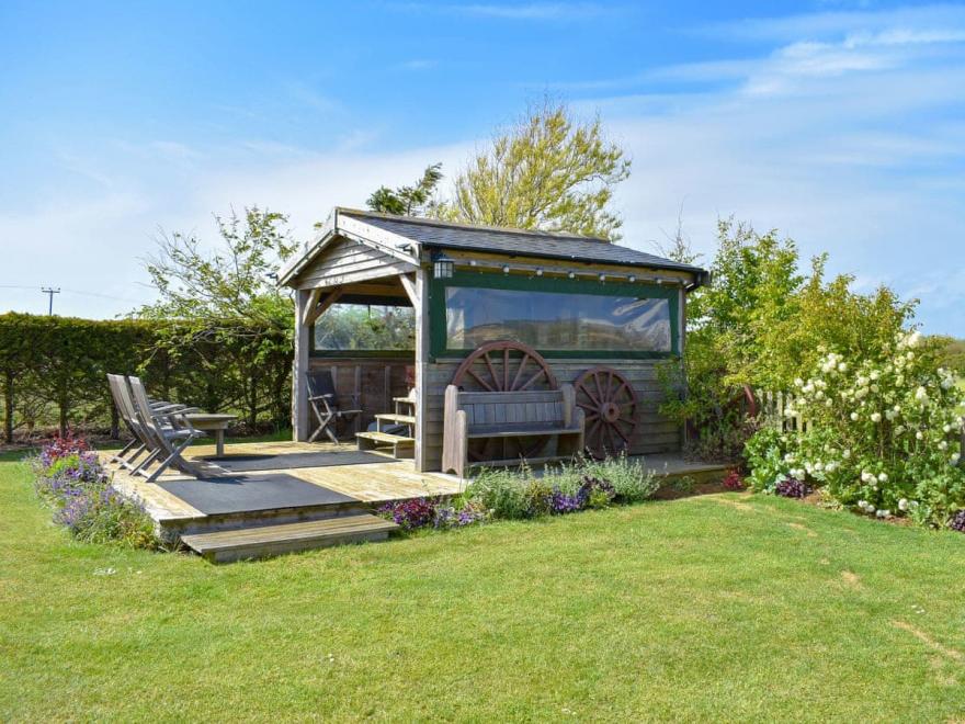 Honeysuckle Cottage-UK11688