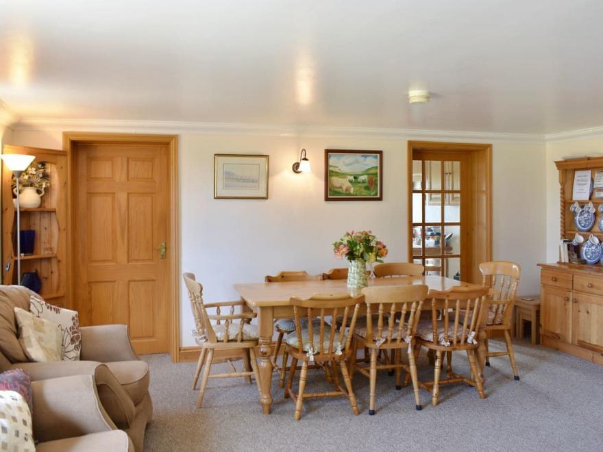 Honeysuckle Cottage-UK11688