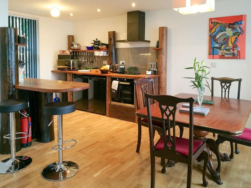 Lochside Cottage - UK11711