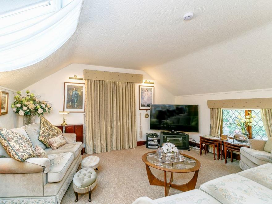 The Gatehouse-UK11836