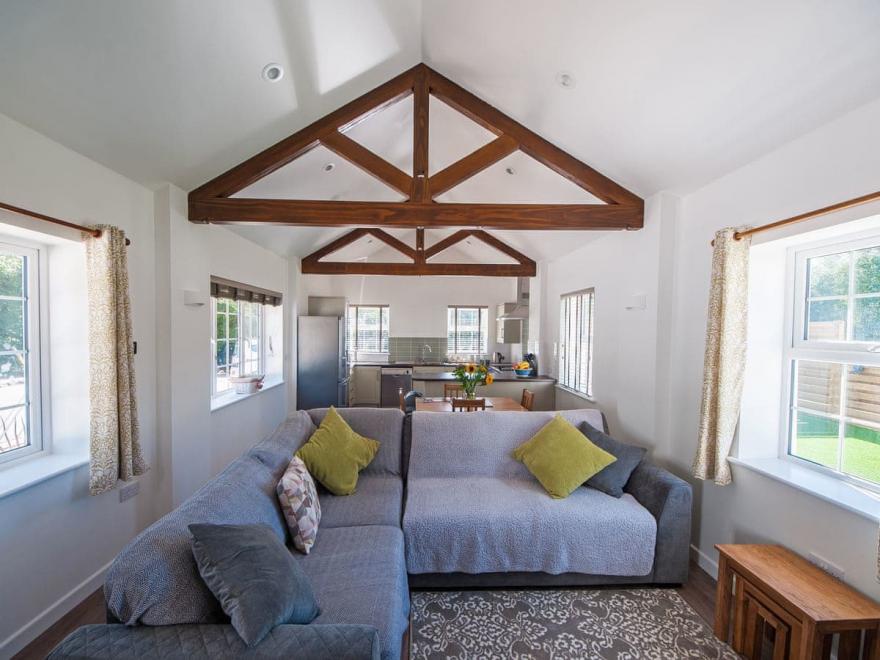 Chestnut Cottage - UK11846