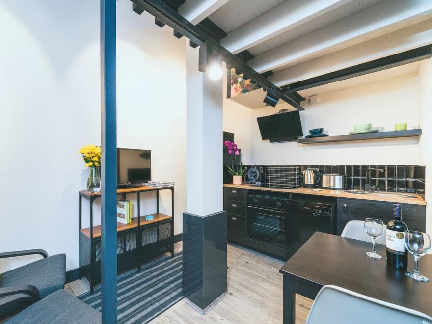 Apartment 6 - UK11860