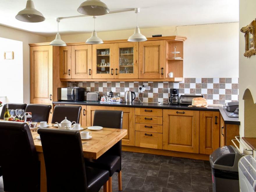 Well Farmhouse - UK11880