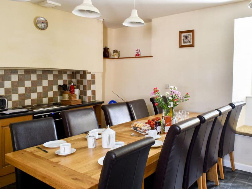 Well Farmhouse - UK11880