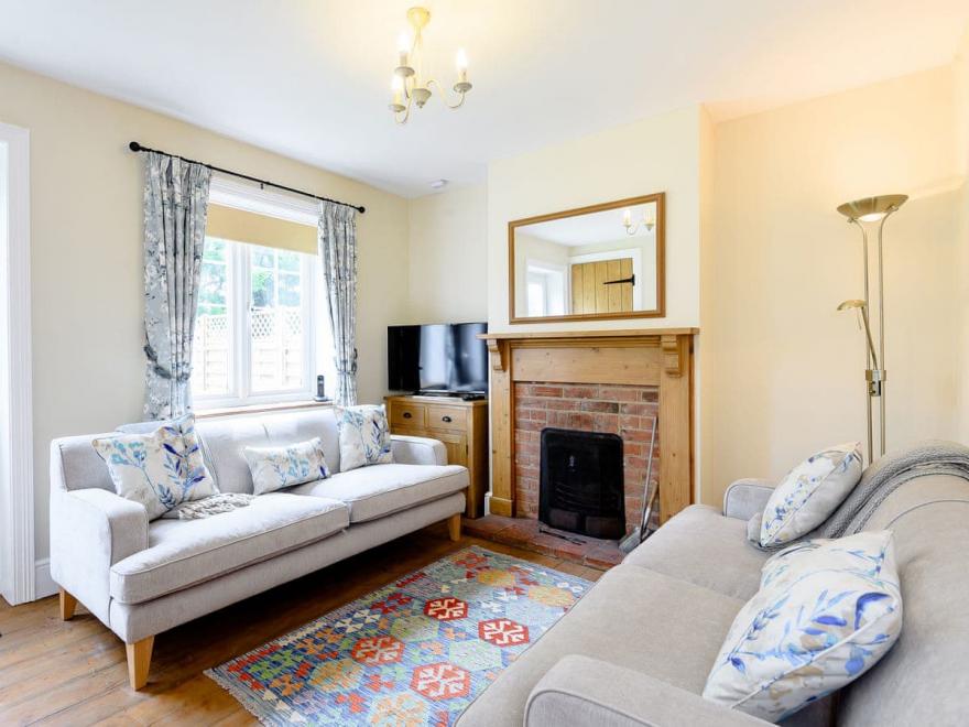 Sea Holly Cottage-UK11931