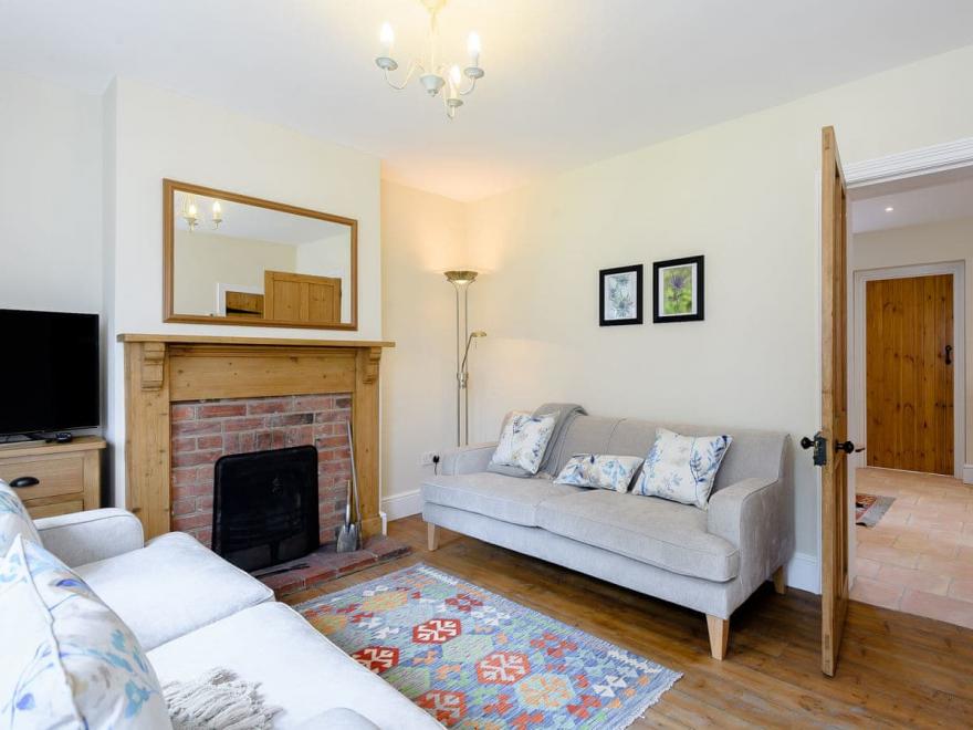 Sea Holly Cottage-UK11931