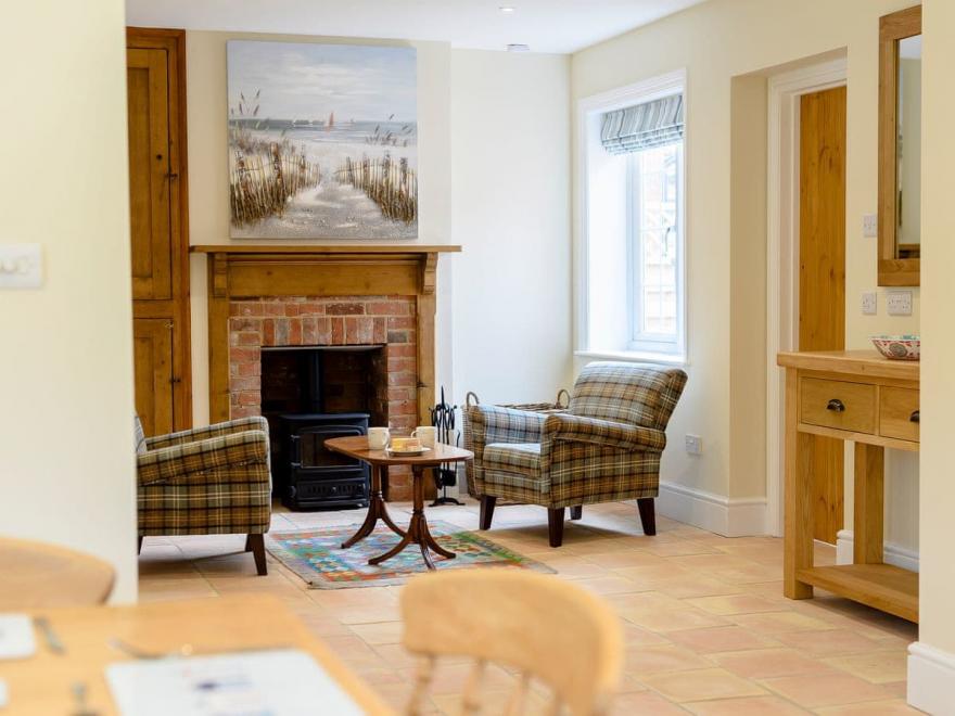 Sea Holly Cottage-UK11931