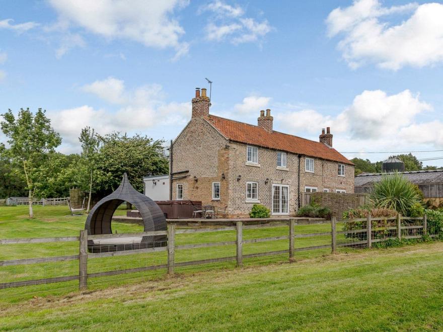 Gunby Hall Cottage 2-UK11989