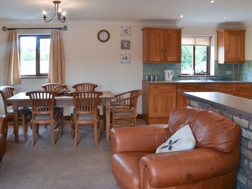 Walnut Cottage - UK12040