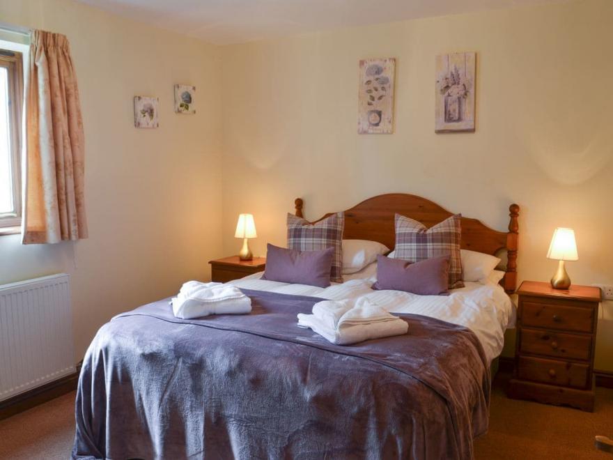 Walnut Cottage - UK12040