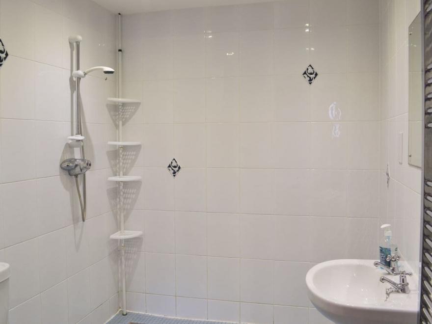 Walnut Cottage - UK12040