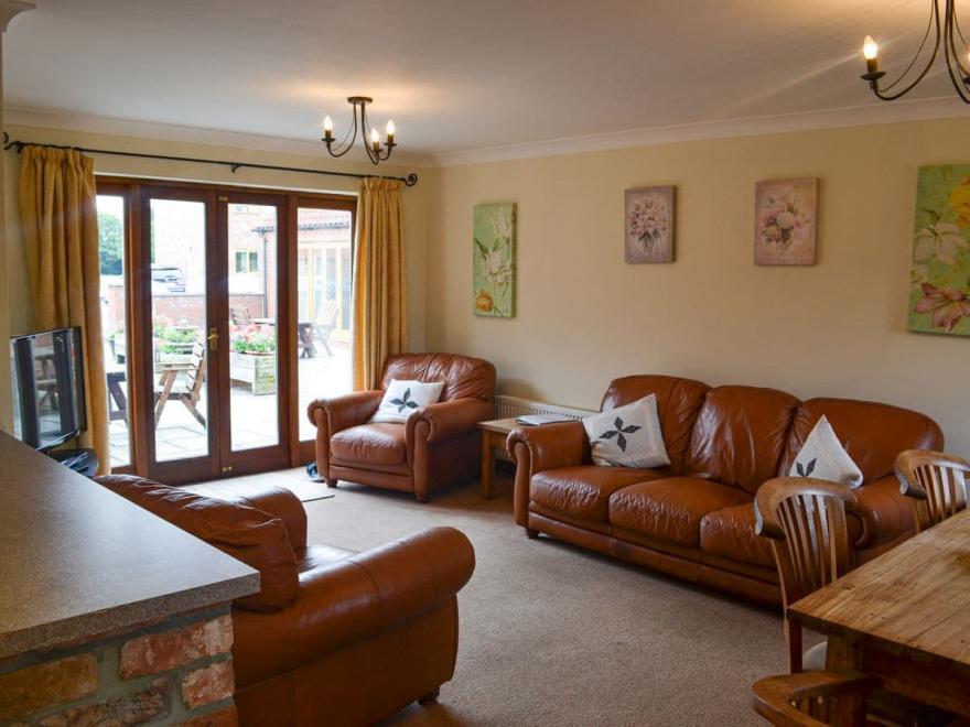 Walnut Cottage - UK12040