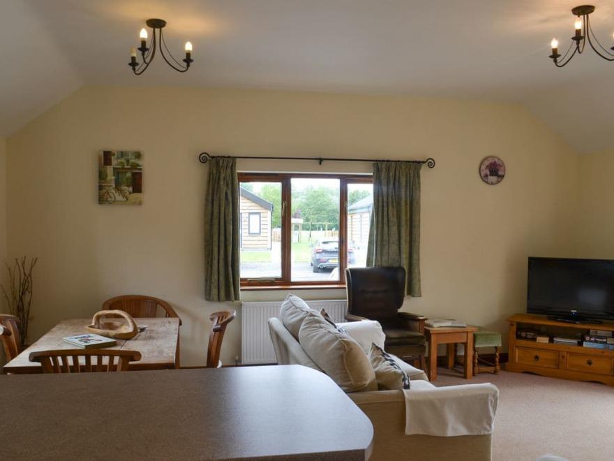 Oak Cottage - UK12037