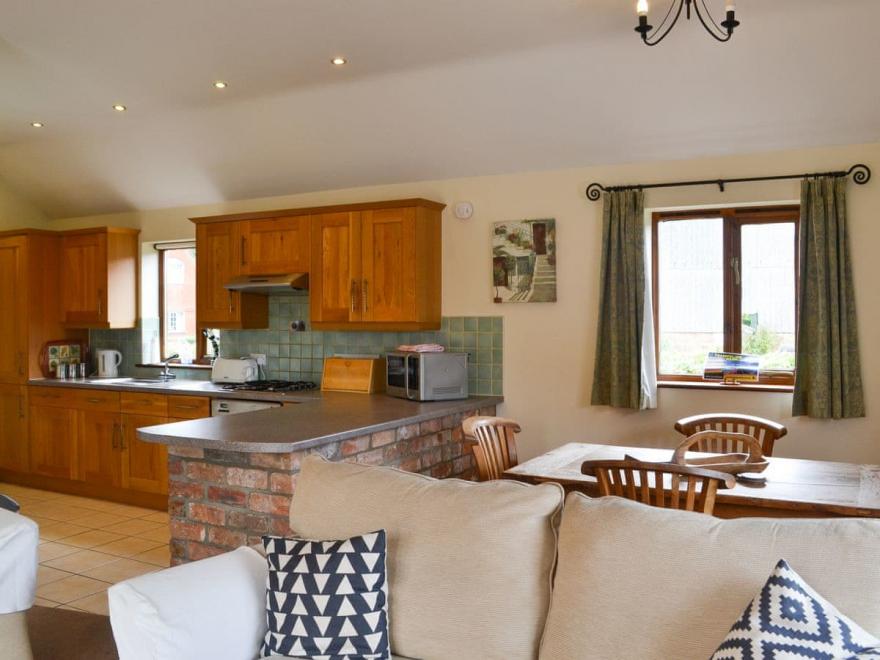 Oak Cottage - UK12037