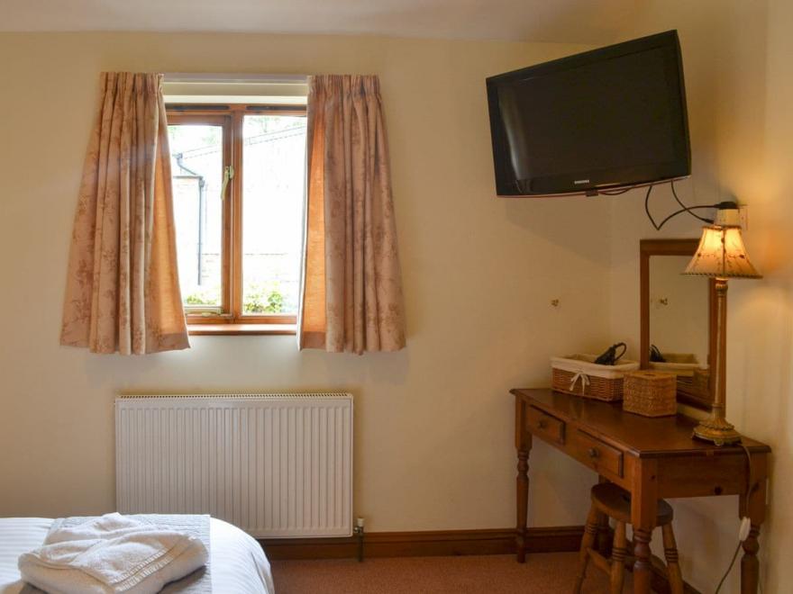 Oak Cottage - UK12037