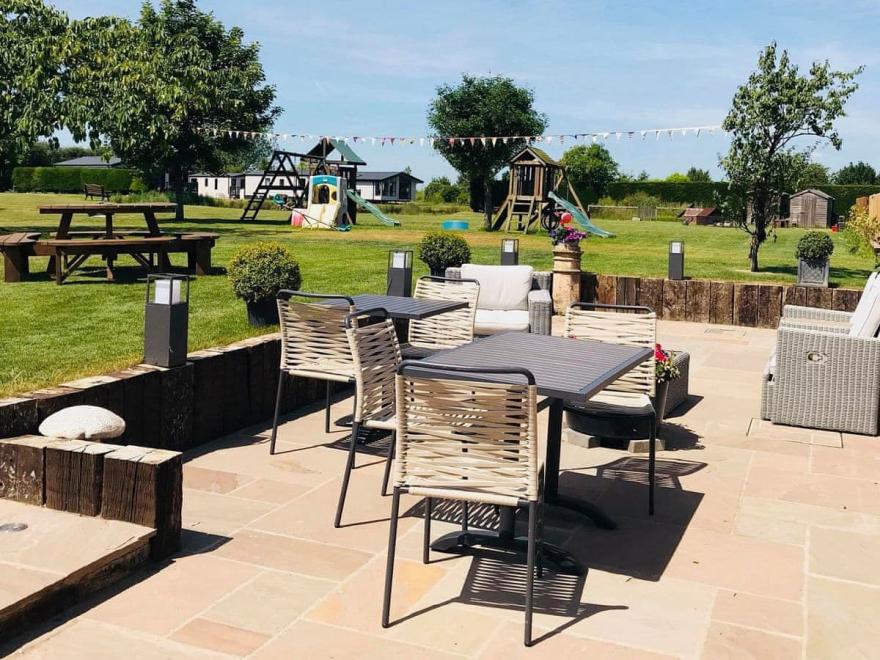 Chestnut Cottage - UK12065