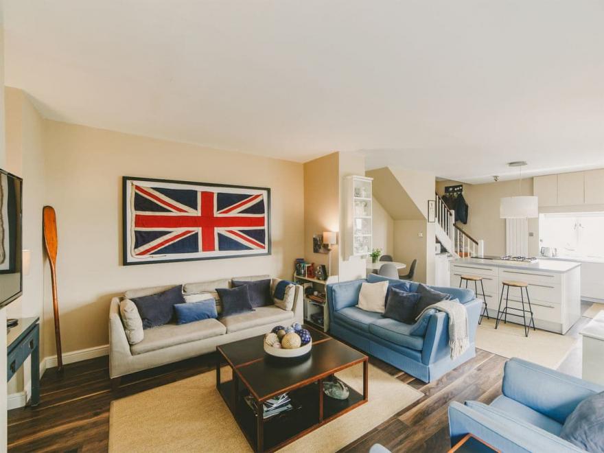 Marine House Cottage - UK12122