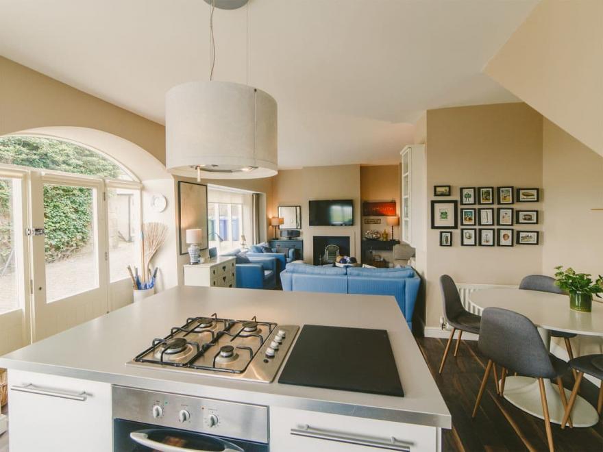 Marine House Cottage - UK12122